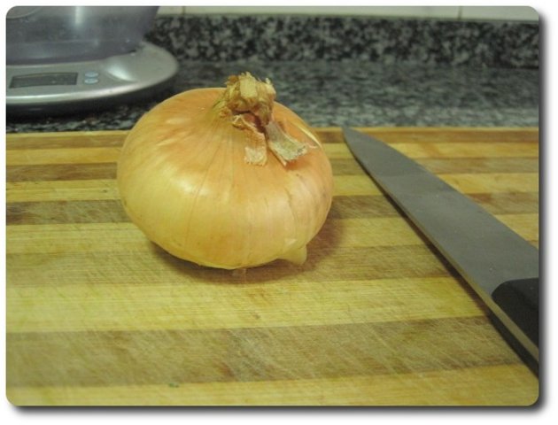 Vamos a picar una cebolla, en este caso cebolla gallega ;-)
