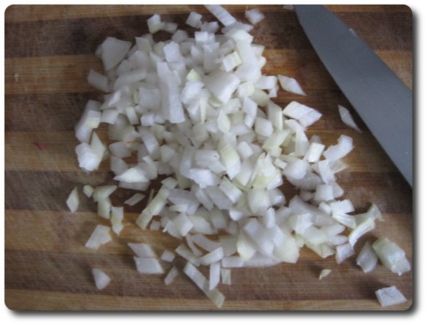 Al final nos quedará todo cortado en trocitos pequeños. Si vemos alguno más grande siempre se puede repasar.