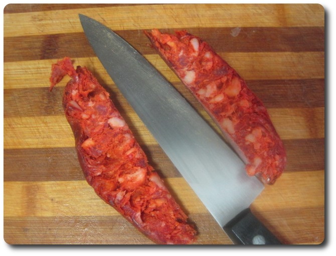 Lo acabamos de cortar en dos mitades a lo largo.