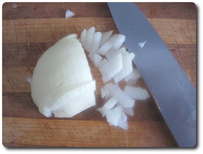 Luego la giramos y le damos otros cortes transversales.