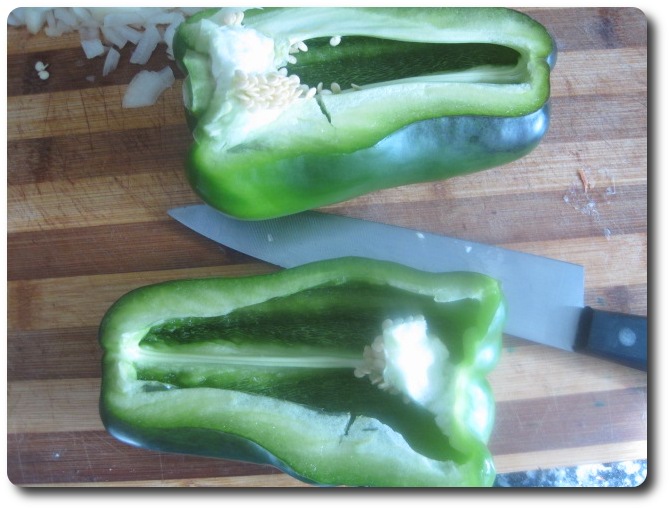 Le vamos a sacar las semillas y aquella parte más blanca.