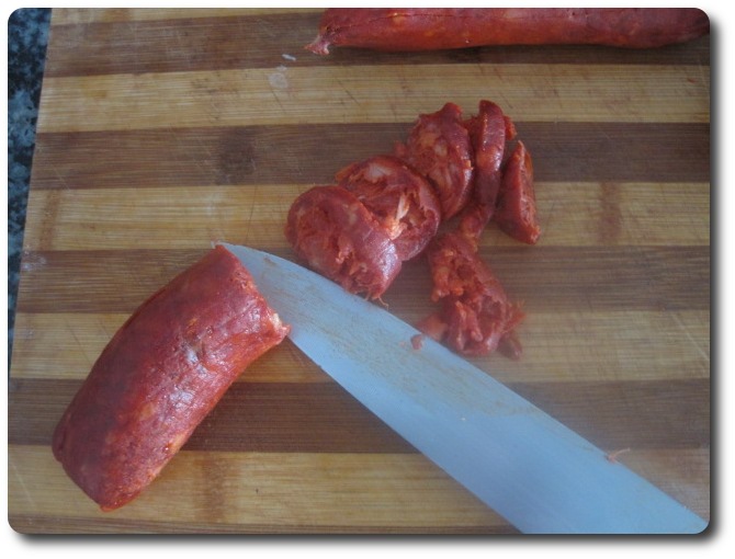 Y los vamos picando. No es necesario que queden muy finos, aunque eso es al gusto de cada uno.