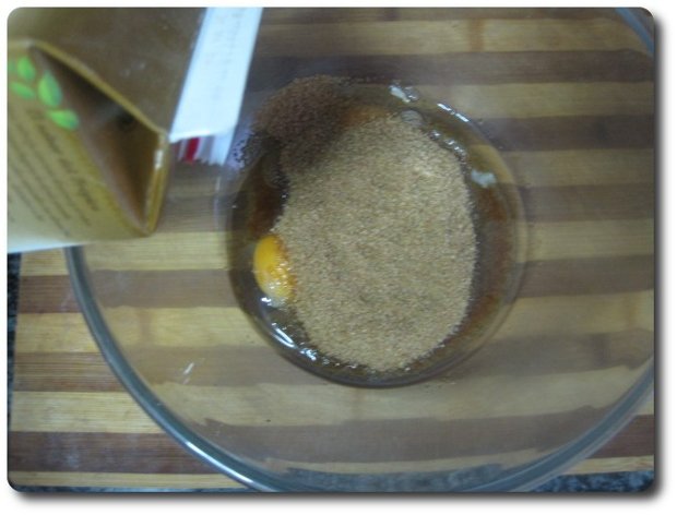 Añadimos 200 gr. de azúcar moreno.