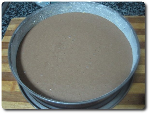 Nos queda listo para meter en el horno unos 60 minutos, aunque eso ya depende de cada horno. Lo que hay que hacer es, pasados unos 50-55 minutos, ir comprobando como está por dentro pinchando con un palillo de brochetas o un cuchillo. Si sale manchado, dejarlo un poco más.